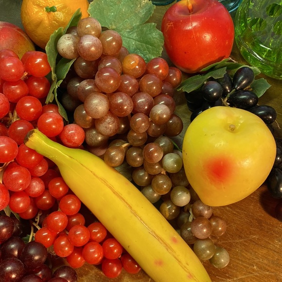 Vtg Mid-century Fake Rubber Plastic Fruit Grapes Bananas Apples Peaches - Picture 8 of 11